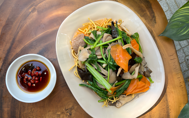 Mì xào giòn ngon tại Quán Chay Thúy 122 Hoàng Diệu, Hải Châu, Đà Nẵng